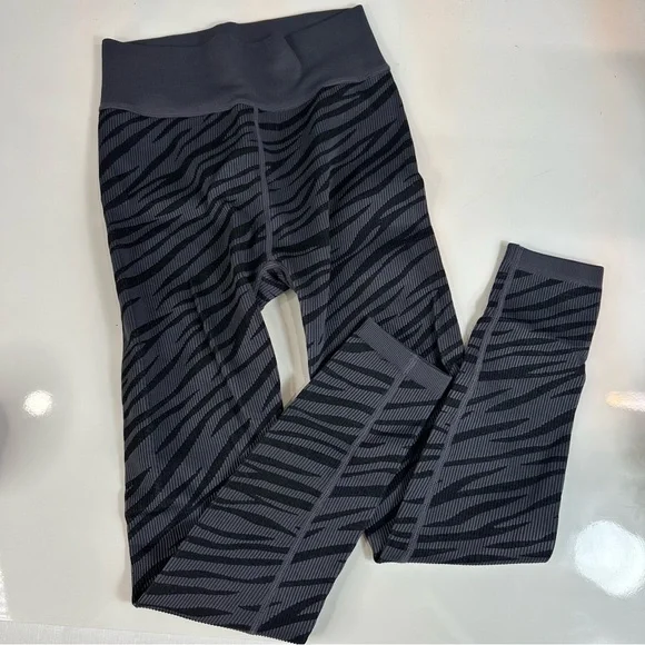 CALVIN KLEIN leggings performance ANIMAL PRINT sexy  athletic wear black S small - Picture 3 of 7